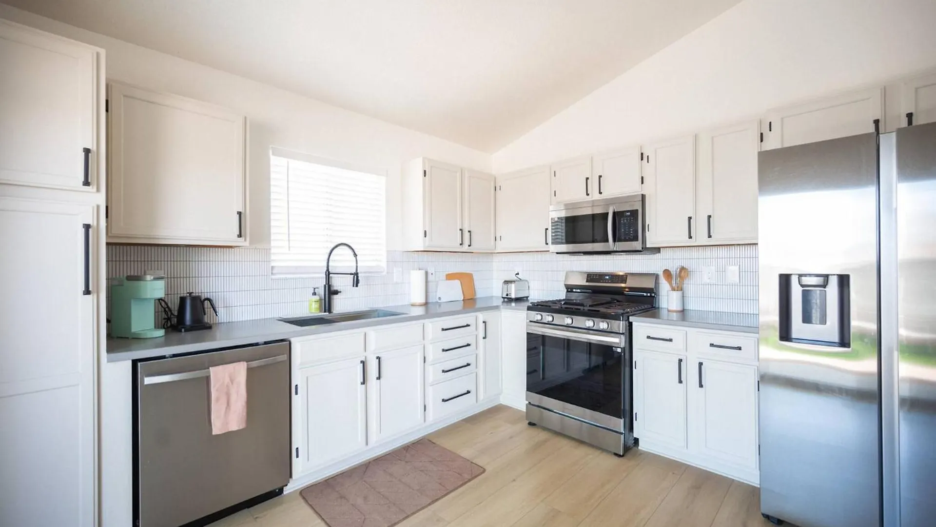 Newly Renovated Desert Summerlin Home Las Vegas