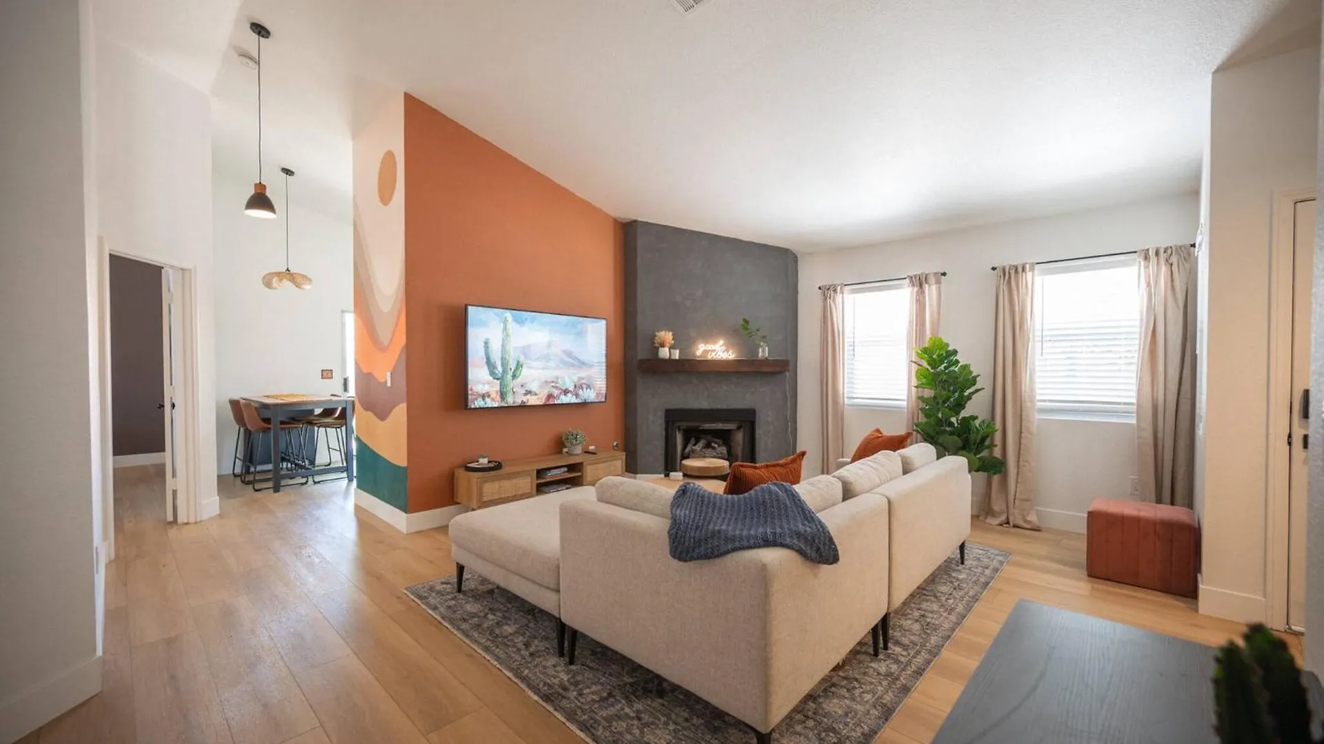 Contatti di Newly Renovated Desert Summerlin Home